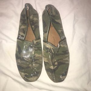 Women’s size 11 Camo Sequined BOBS.
